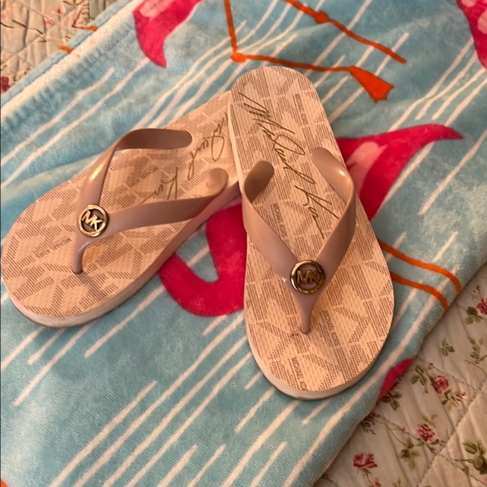 Michael Kors pale pinkFlip Flops with Logo